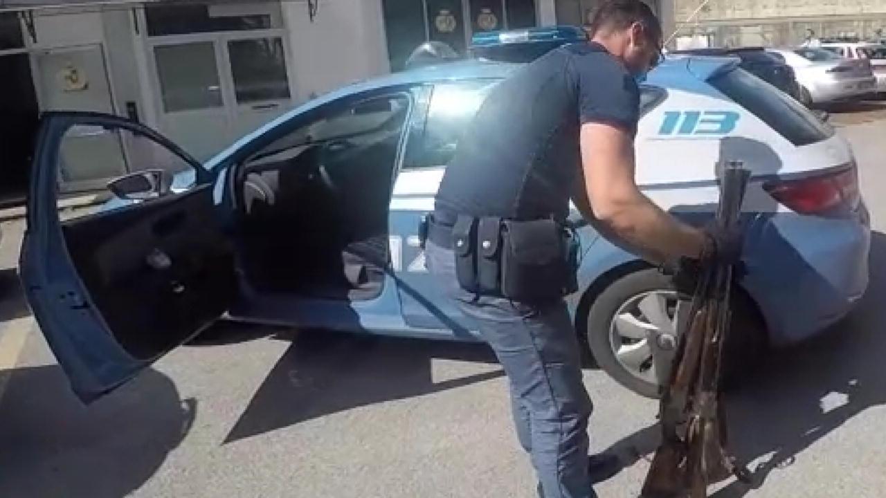 I fucili sequestrati dalla polizia