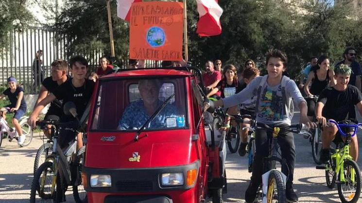 La protesta dei ragazzi alle Ghiaie (foto servizio di Gio' Di Stefano)