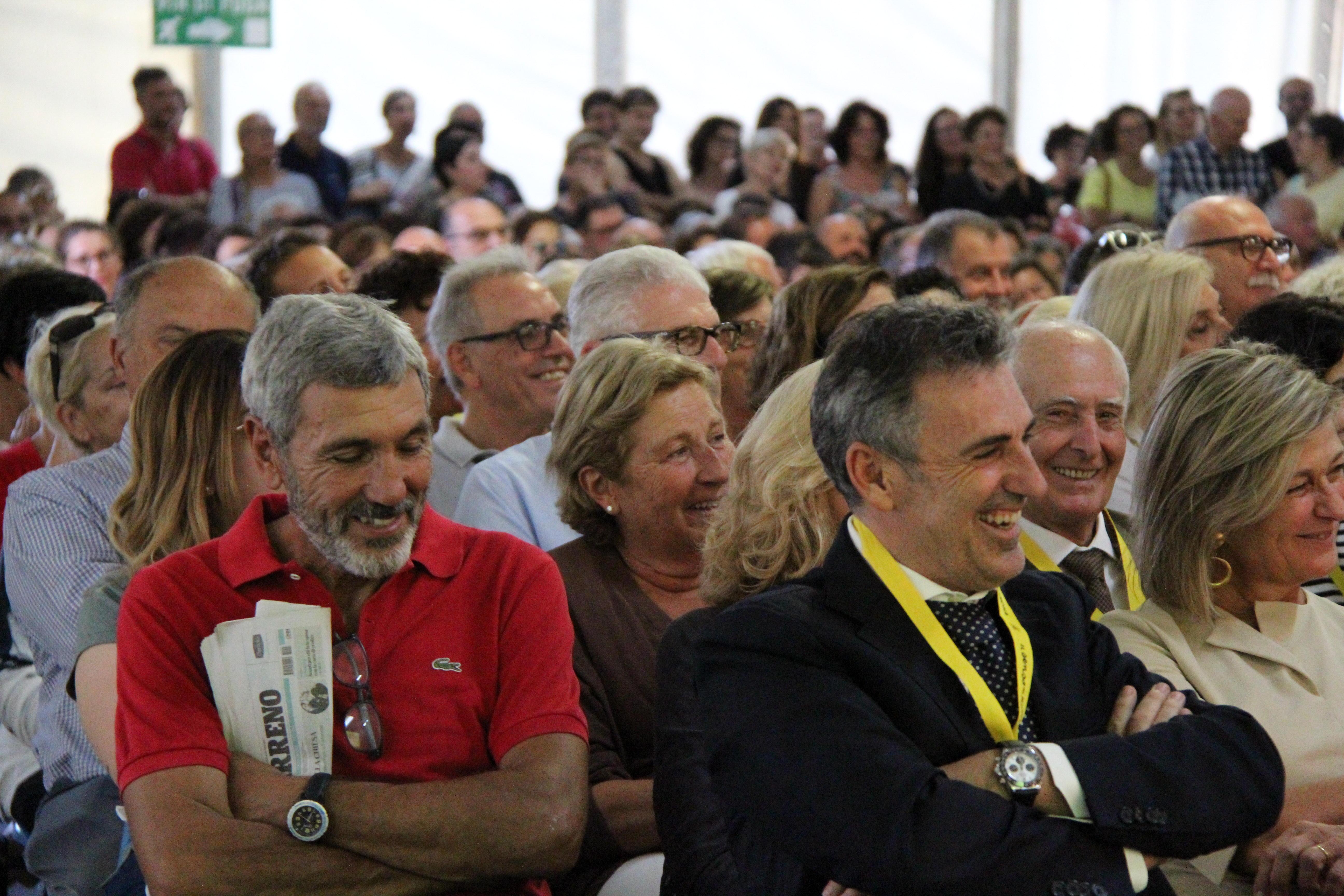 Festival del ridicolo: c'è il tutto esaurito. In fila per la magia di una bella risata 