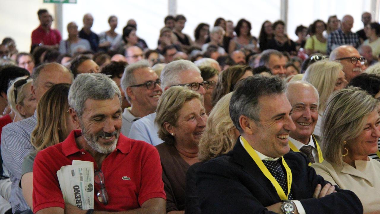 Festival del ridicolo: c'è il tutto esaurito. In fila per la magia di una bella risata