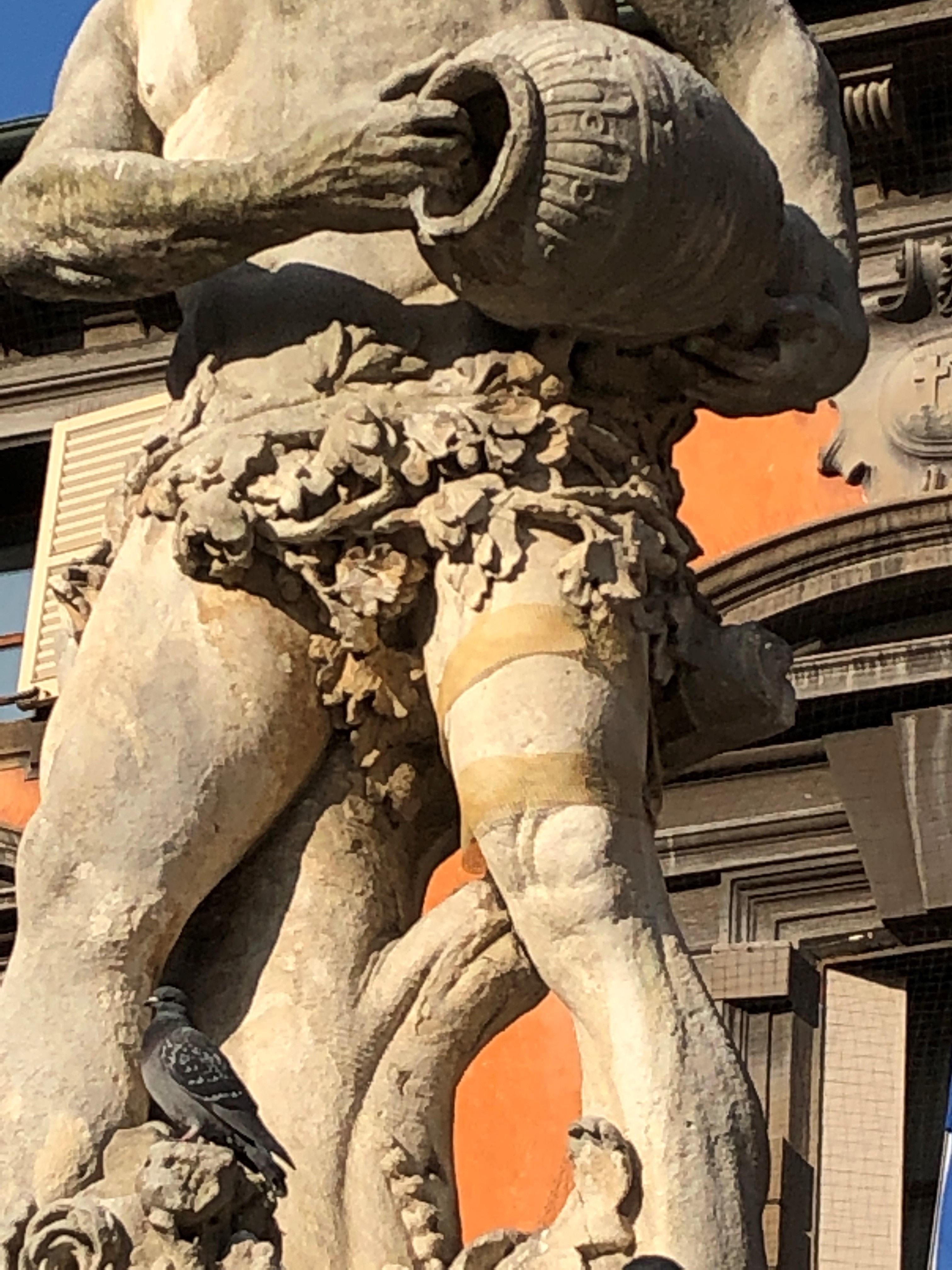 Il Crostolo ha la giarrettiera. Domande sul fiume piccolo che è diventato una divinità