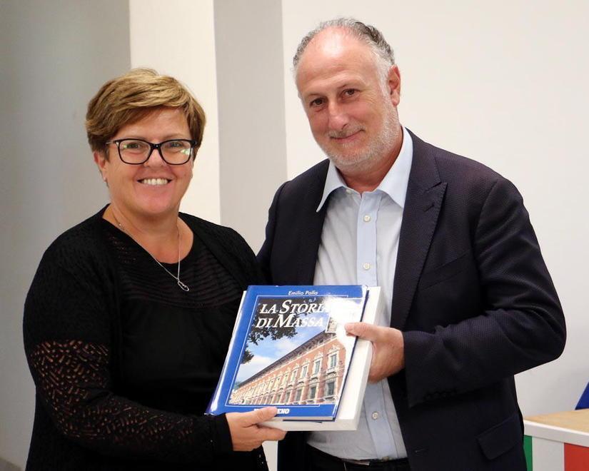 Un’onda di marmo e quarzo ecco il premio al Capitano