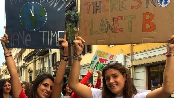 Corteo e proposte dei giovani versiliesi per un futuro migliore