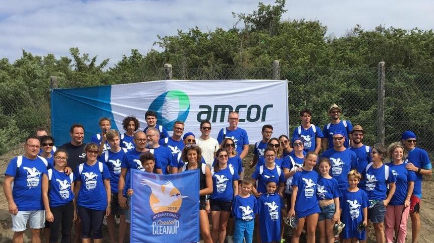 Passeggiata sul mare raccolti dai volontari oltre 220 chili di rifiuti