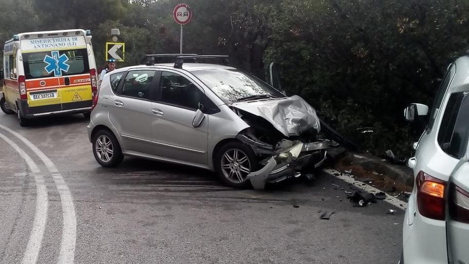 Ferita dopo lo schianto in auto