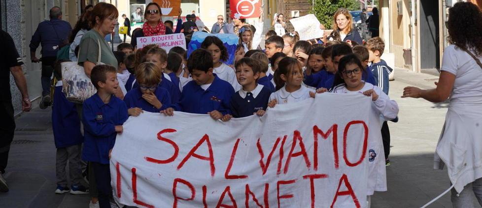 Clima, studenti e bambini in corteo