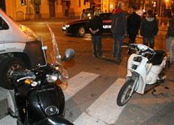 Viale Mameli, scontro tra scooter Ragazza gravissima 