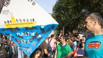 Bambini, insegnanti e ricercatori universitari «Dobbiamo cambiare»
