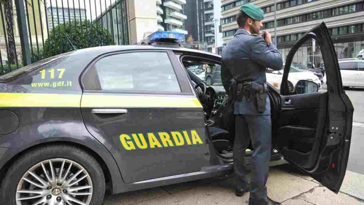 Truffa due clienti cinesi: arrestata commercialista