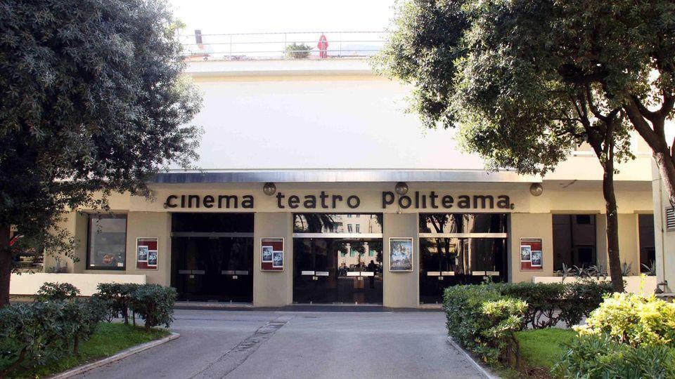 Mille firme e una manifestazione per non far morire il Politeama
