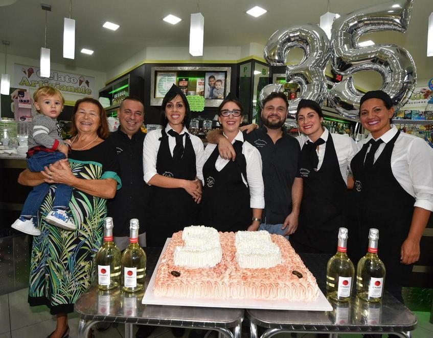 Bar Progresso, è festa per le 35 candeline 