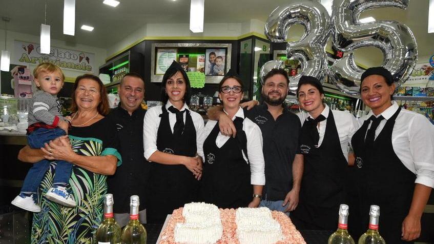 Bar Progresso, è festa per le 35 candeline