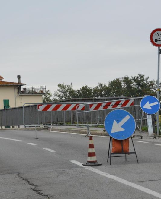 Via ai lavori per sostituire i giunti sul ponte dell’Ombrone 