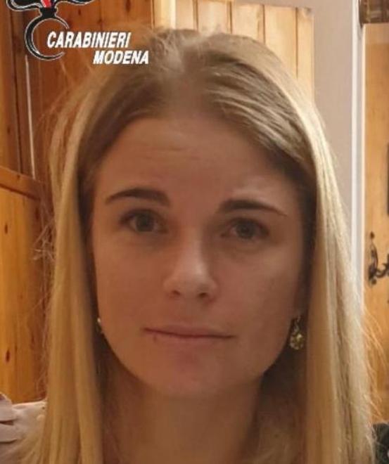 Fugge di casa con il figlio Si cerca in tutta Italia