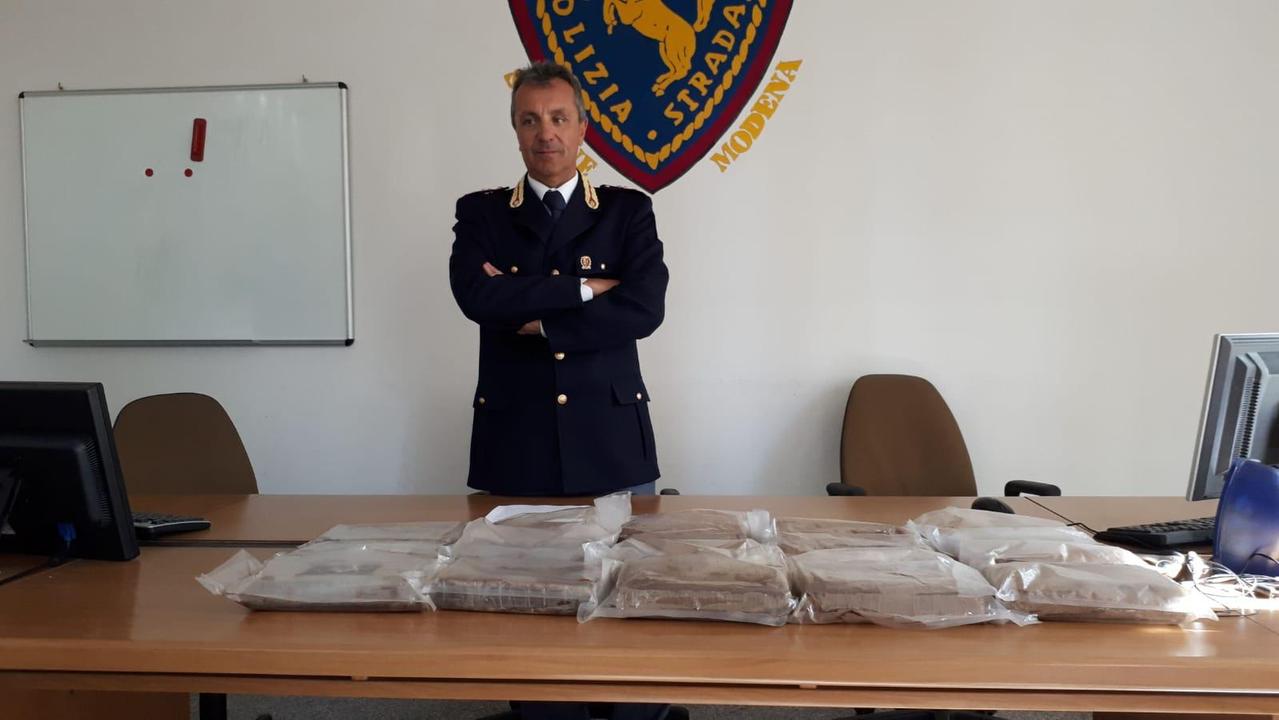 Modena, Polstrada sequestra 16 chili di cocaina: valore 3 milioni