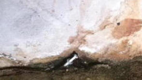 Una siringa nel sottopasso