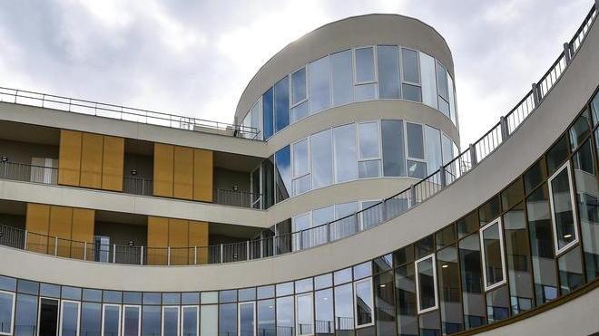 Si uccide con un mix di farmaci: espianto di organi all’ospedale