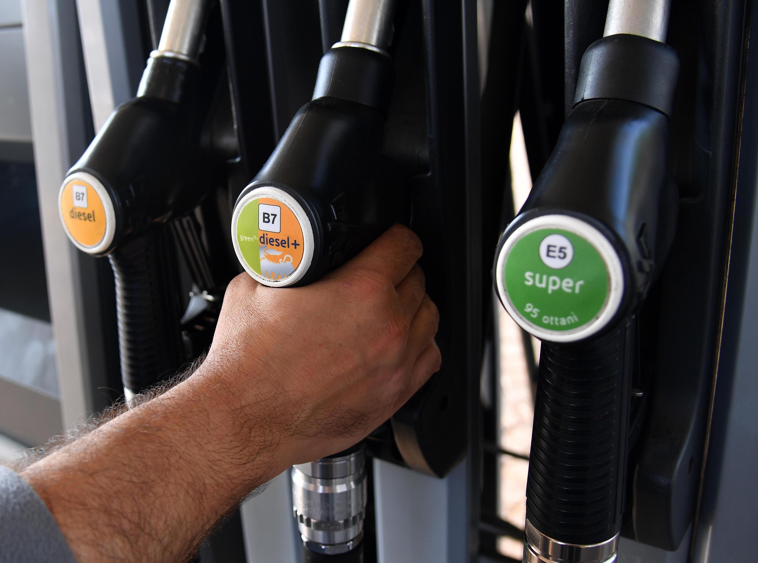 Benzina e gasolio, ecco dov’è possibile fare il pieno risparmiando fino a dieci euro 