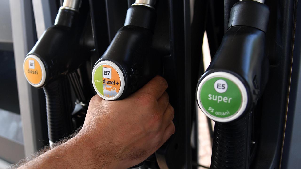 Benzina e gasolio, ecco dov’è possibile fare il pieno risparmiando fino a dieci euro