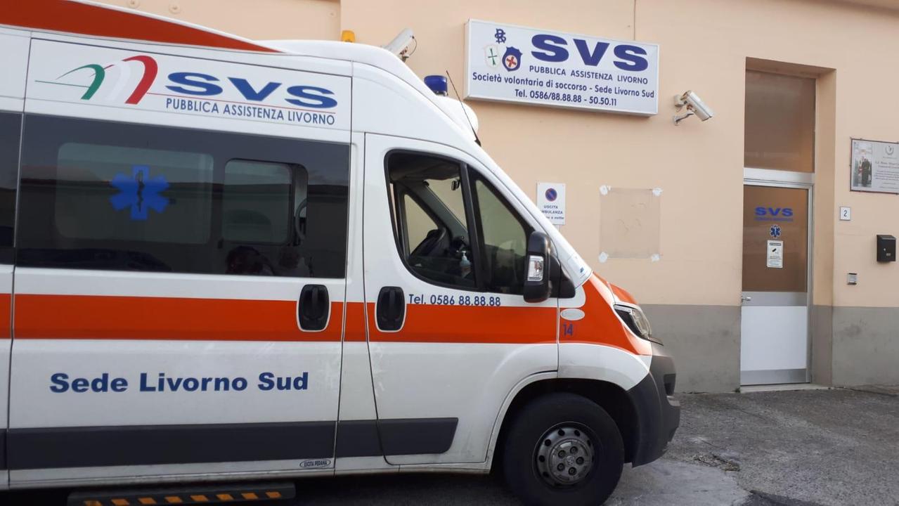 L'ambulanza della Svs di Ardenza, con a bordo i soccorritori intervenuti