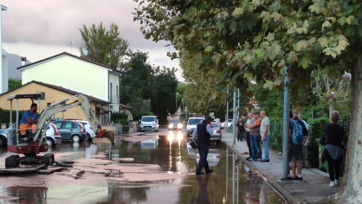 Il guasto in via Paladini (foto Paglianti)