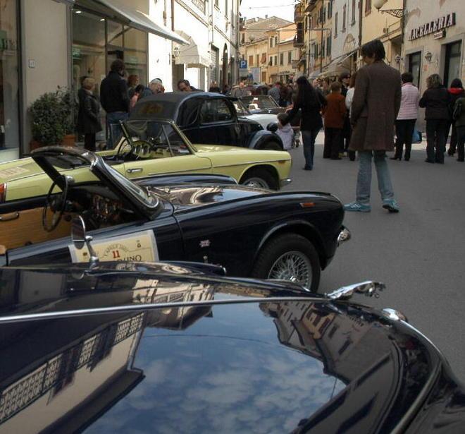 Domenica di shopping, mercato e fiori 