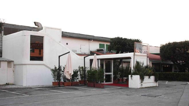 Picchiato fuori dalla discoteca: asportata la milza, è grave