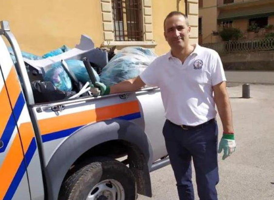 Ragazzini-ecologici liberano il territorio da quintali di rifiuti 