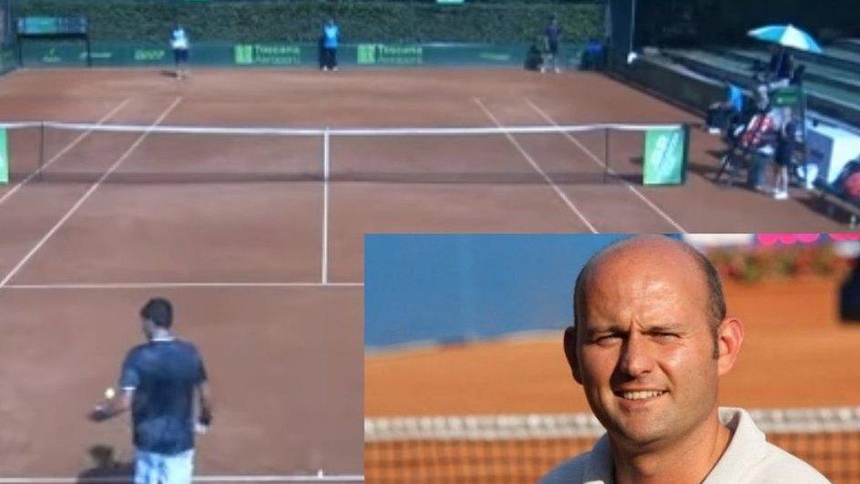 Un'immagine del match "incriminato". Nel riquadro l'arbitro Gianluca Moscarella