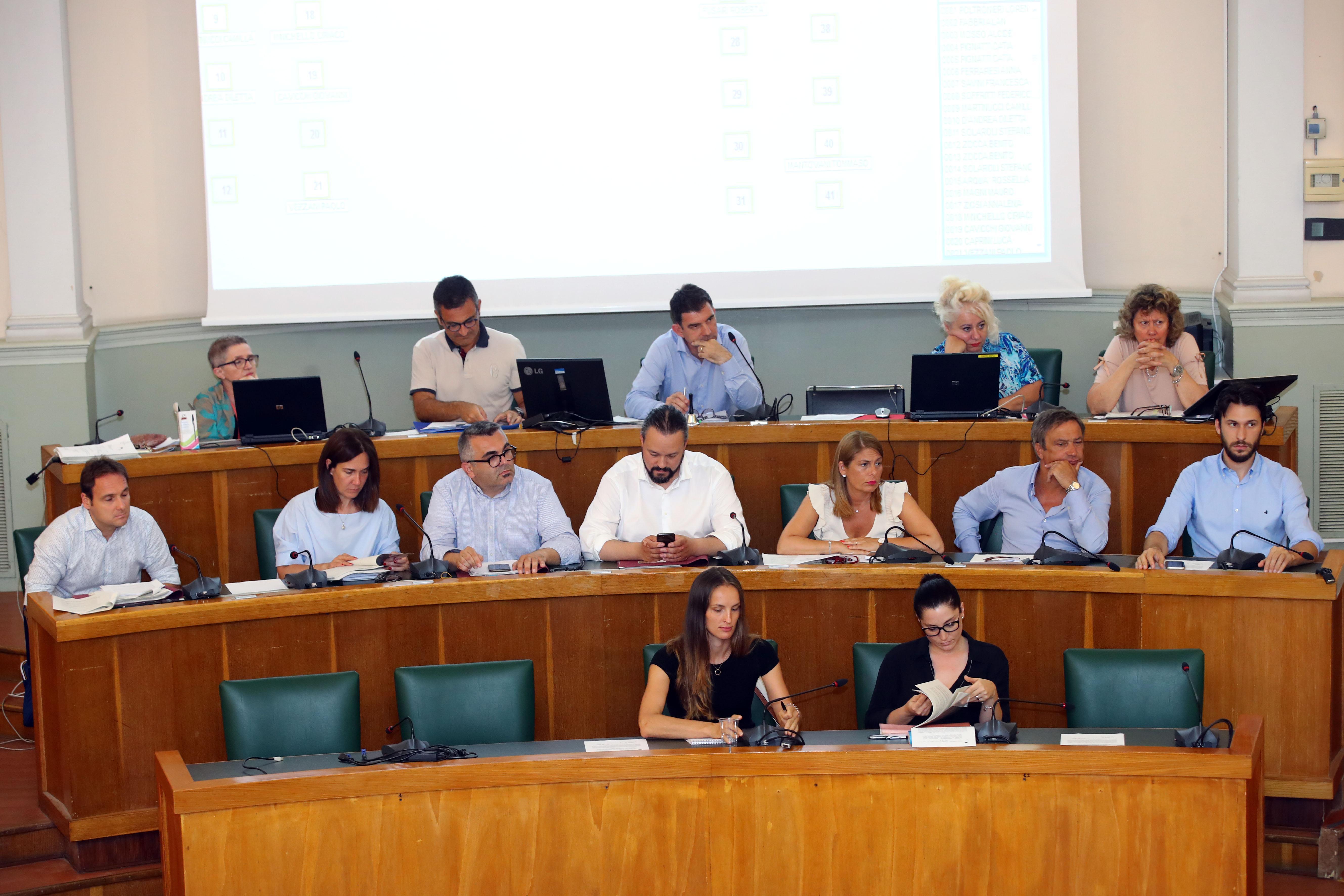 La giunta di Ferrara in consiglio comunale