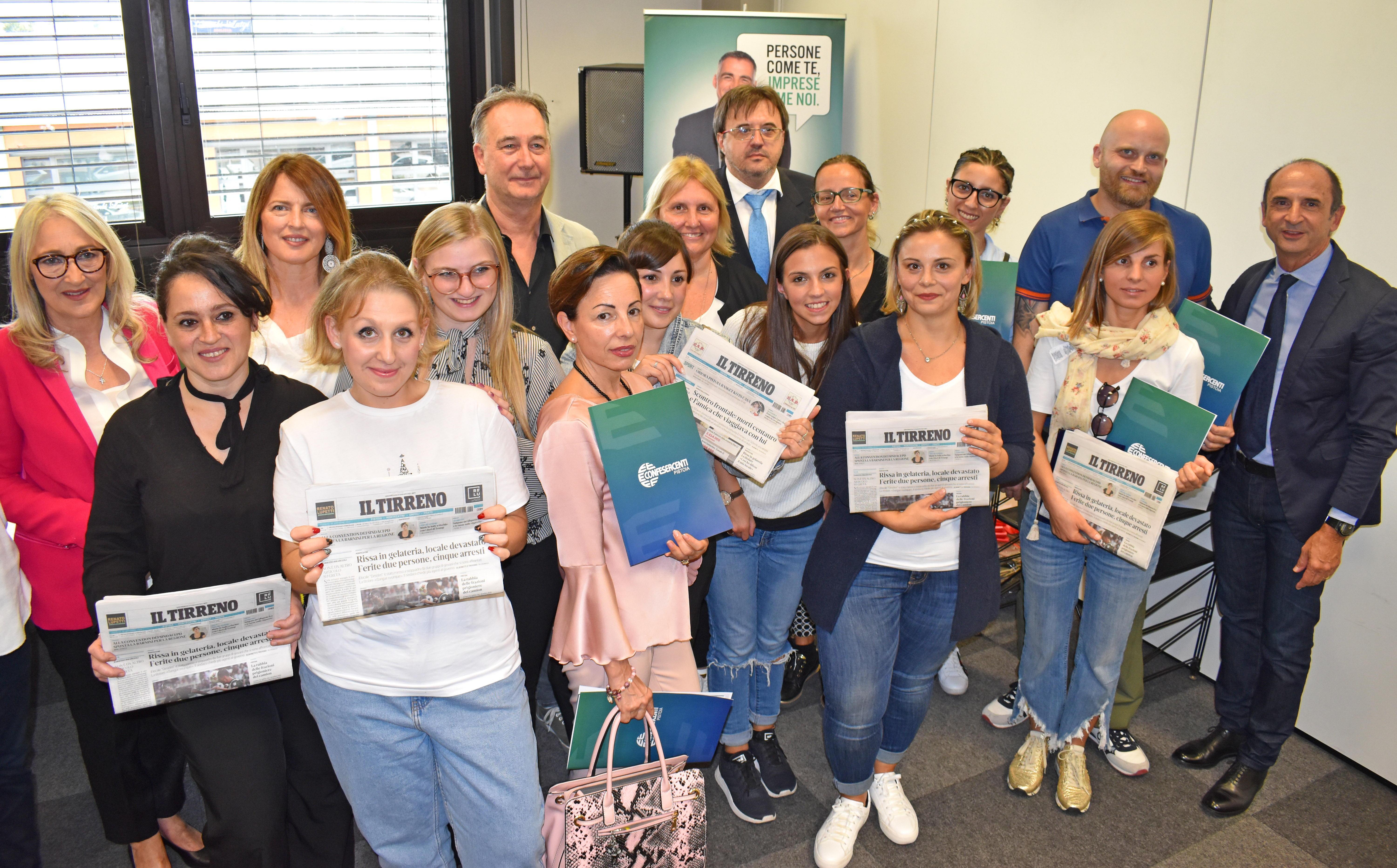 Il gruppo delle premiate nella sede di Confesercenti