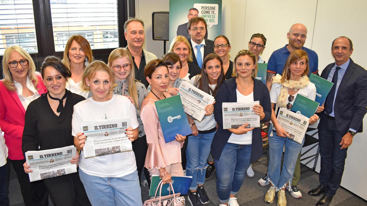 Il gruppo delle premiate nella sede di Confesercenti