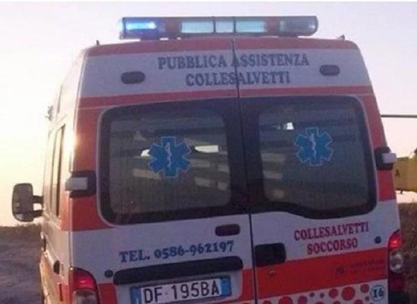 Un'ambulanza della Pubblica assistenza di Collesalvetti