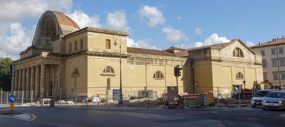 Giù la recinzione, una piazza incornicerà il Cisternone 