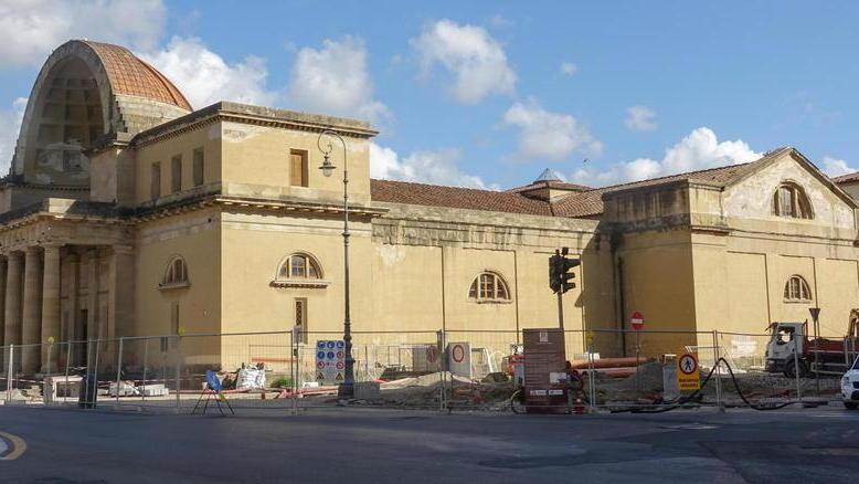 Giù la recinzione, una piazza incornicerà il Cisternone
