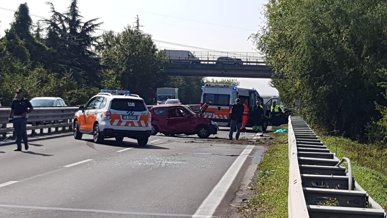 Schianto sulla Modena-Sassuolo: morta una 73enne