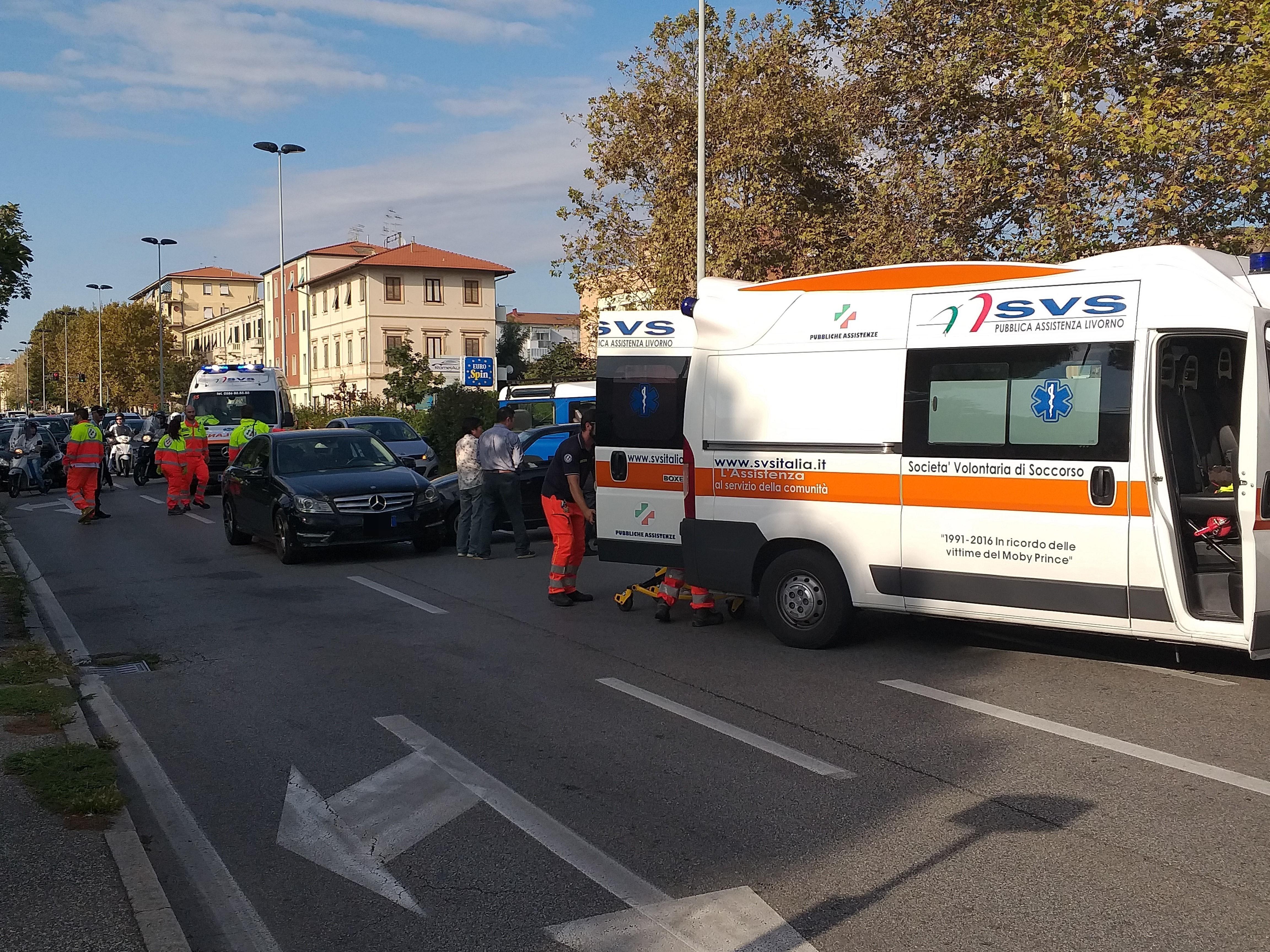 Le ambulanze della Svs sul posto