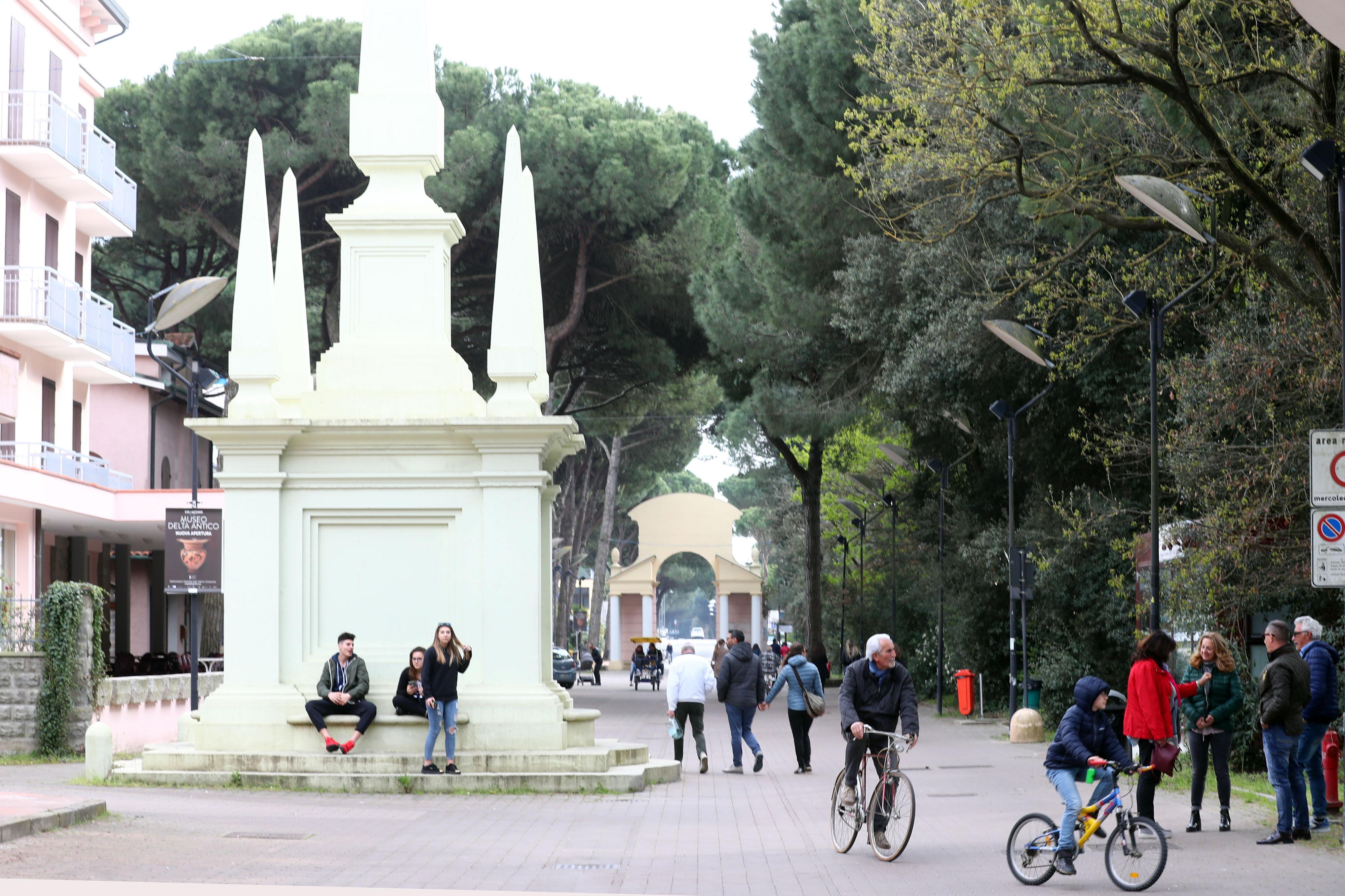 Viale Carducci a Lido Estensi saluterà gli obelischi