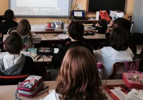 Bambini in una classe di scuola elementare (foto d’archivio)