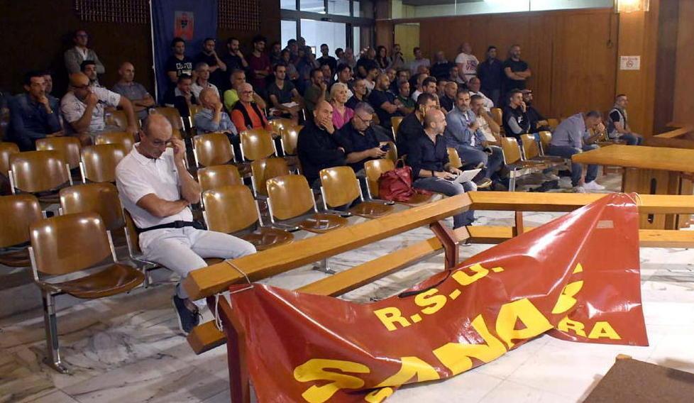 I lavoratori Sanac chiamano la città «Sindaco e cittadini, venite in piazza» 