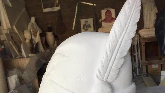 Monumento in marmo bianco per gli alpini caduti in Francia
