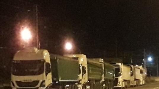 Controlli su camion e rifiuti alla discarica di cava Fornace