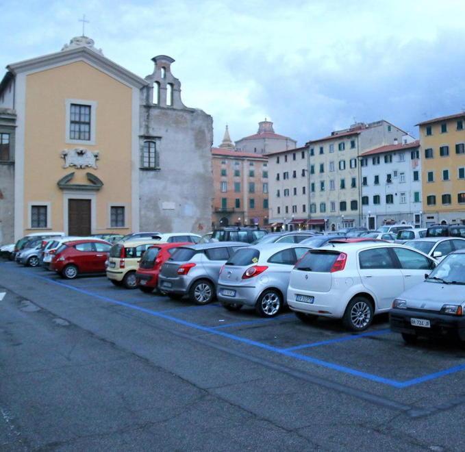 Piazza del Luogo Pio per 4 mesi senza auto 