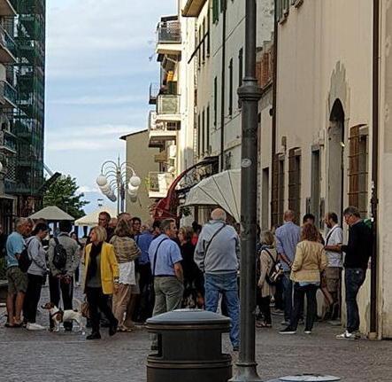 «Due giorni in fila e solo posti in fondo» 