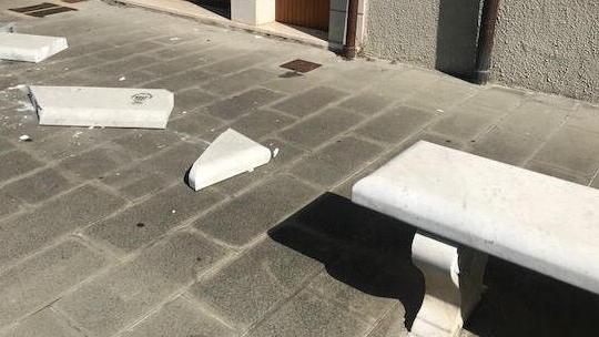 Paura a Pietrasanta per un’automobile fuori controllo