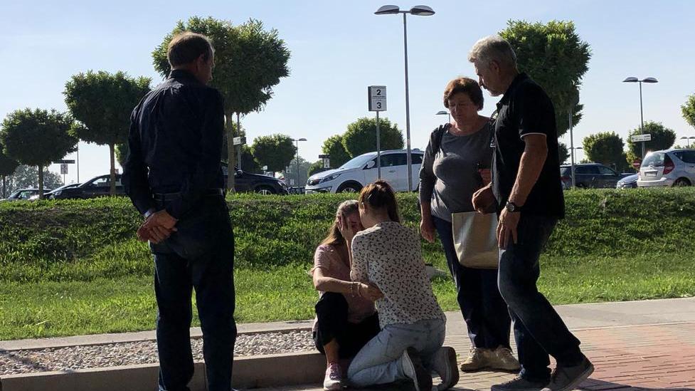 L’addio agli amici, per Manuel e Miriam un funerale comune. Giulio a Santa Maria