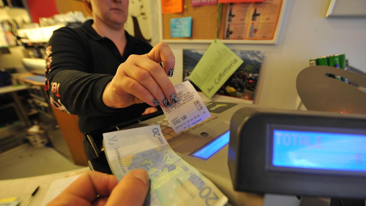 Ecco lo scontrino digitale: cosa cambia per negozi, artigiani e clienti. La nostra guida