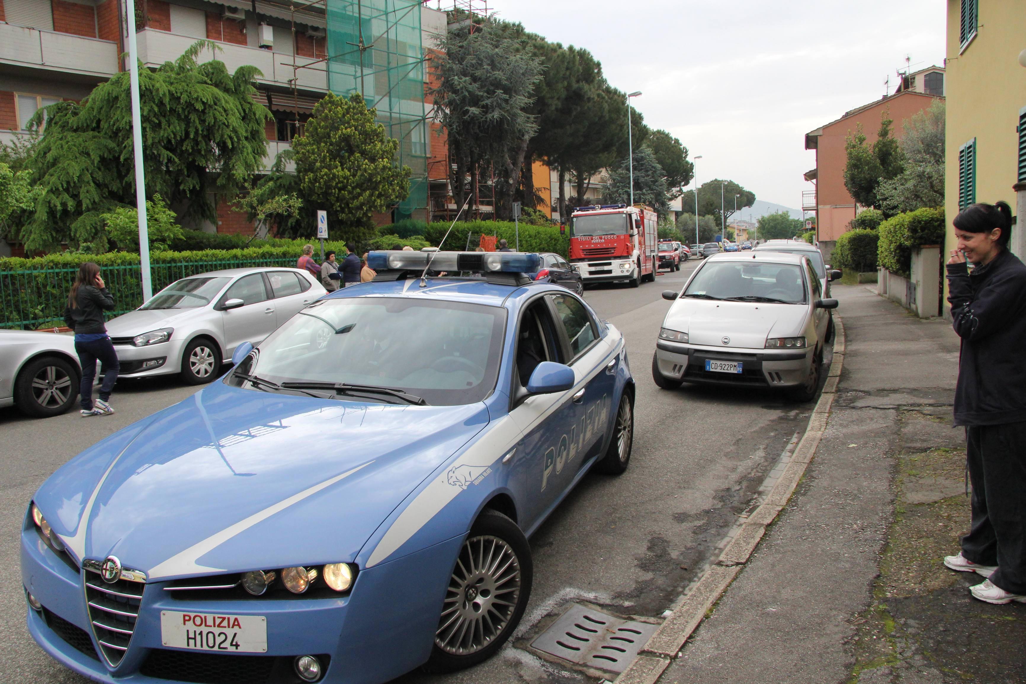 Accoltellato per strada, un passante ferma l'aggressore