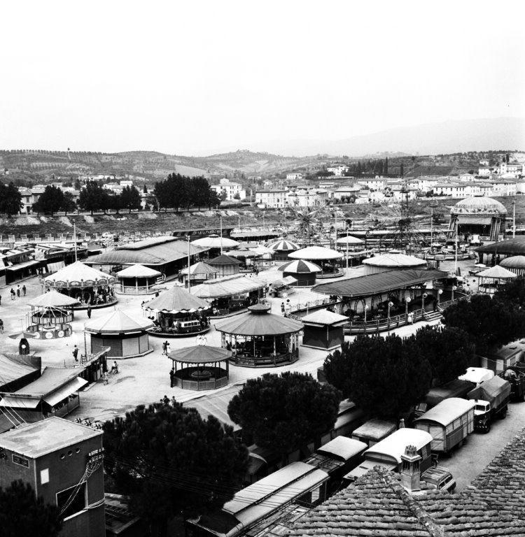 Il luna park: l'immagine risale al 1959 (fotocine)