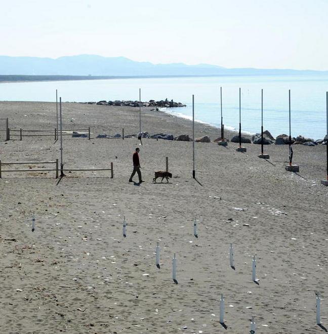 Spiagge scomparse o più nere che bianche 